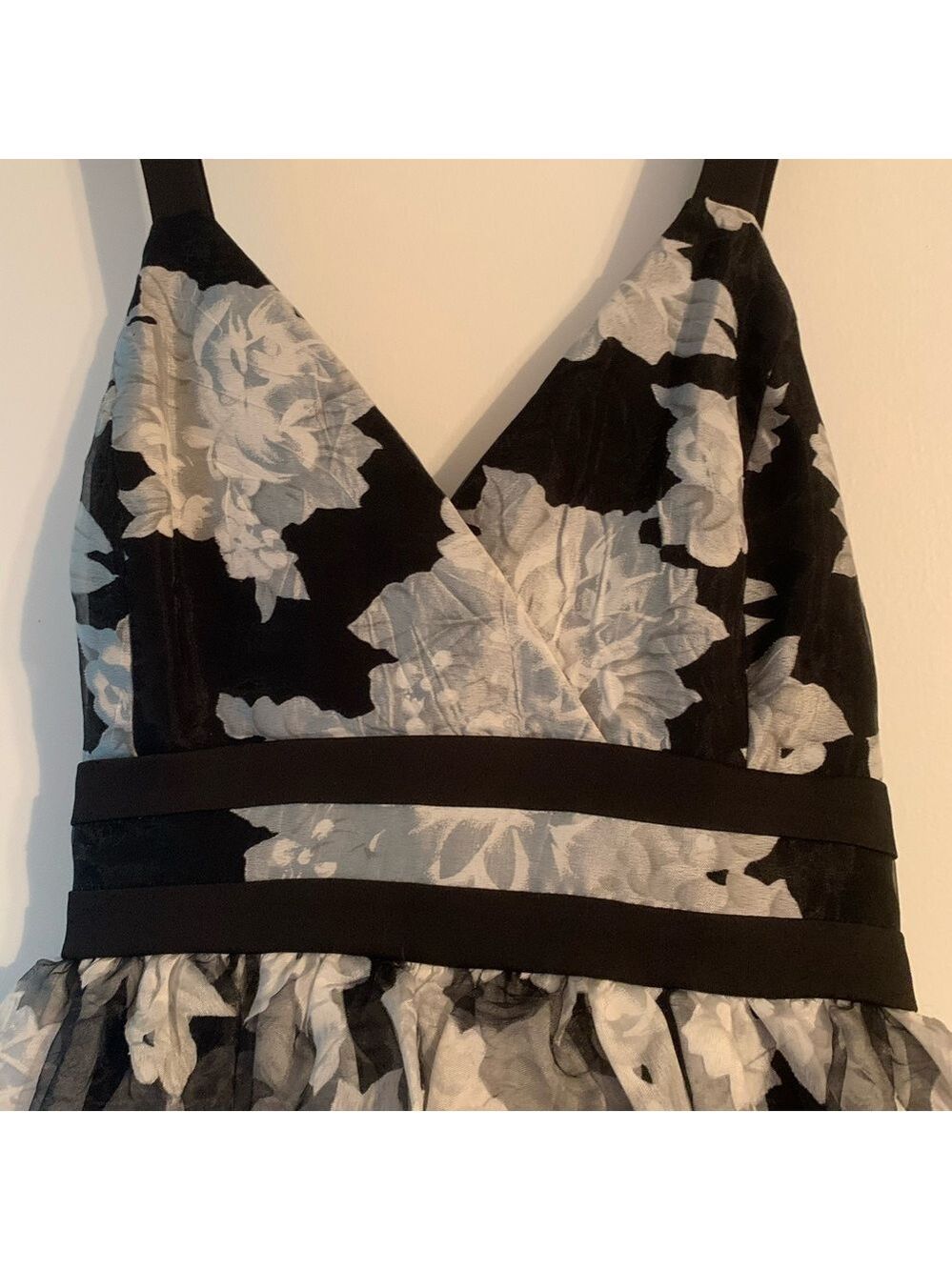 BCBGENERATION Floral Tiered Dress Size 10 - Picture 3 of 7